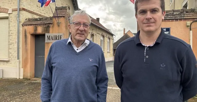 photo  serge cailly, le maire actuel, (à gauche), ne se représente pas. c’est christophe moulin, conseiller municipal, qui est tête de liste pour les élections.  &copy;  ouest-france 