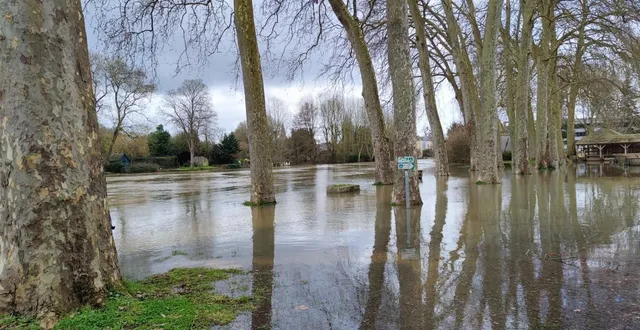 photo  le parc des carmes à la flèche (sarthe) est en partie sous l’eau depuis le lundi 16 février 2026.  &copy;  ouest-france 