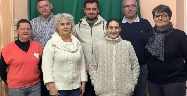photo  au 1er rang : sandrine pierre, brigitte lefrant, elisabeth remande, catherine beaurain. au 2e rang : emmanuel canu, quentin salas suau. alderick jehan.  &copy;  ouest-france 