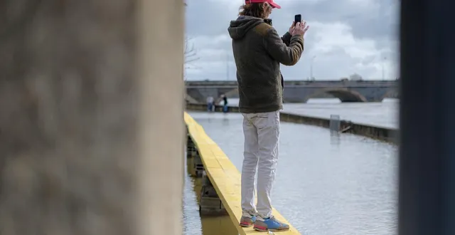 photo  prendre en photo les crues peut s’avérer très dangereux. c’est l’alerte lancée par les maires de maine-et-loire. photo d’illustration.  &copy;  simon torlotin / ouest-france 