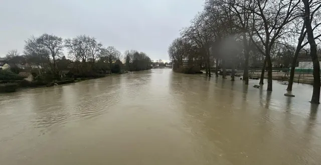 photo  le loir déborde à la flèche ce mercredi 18 février 2026.  &copy;  ouest-france 