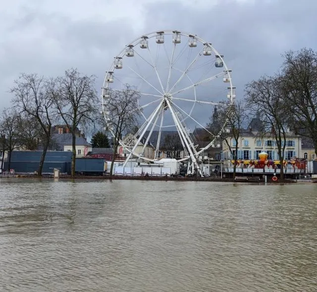 photo la foire des cendres n’a pas encore les pieds dans l’eau, mais le loir se rapproche.  ©  ouest-france