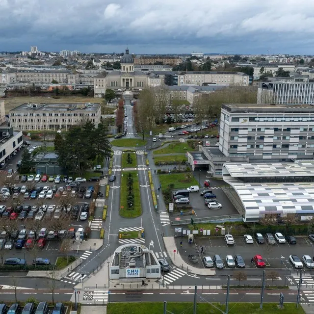 photo trois parkings intra-muros à l’hôpital restent accessibles aux patients.  ©  josselin clair