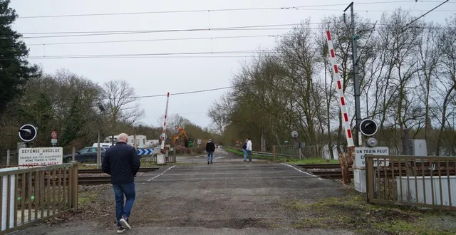 photo  à savennières, le passage à niveau a été remis en service. il n’avait pas fonctionné depuis 1995.  &copy;  ouest-france 