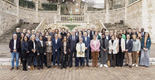 photo  les 55 membres de la liste « le mans nous rassemble », conduite par le maire sortant, stéphane le foll (ps).  &copy;  agence lcom 