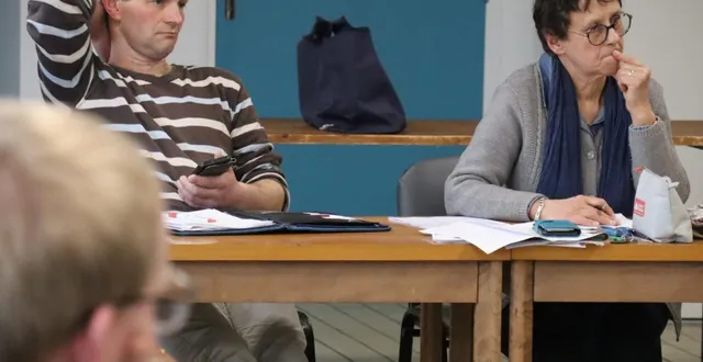 photo  françoise couprit (à droite) assise à côté d’anthony leduc.  &copy;  ouest-france 