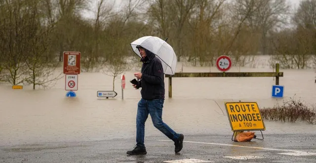 photo  la loire en crue en loire-atlantique, ici à varades (loireauxence). la grande marée de ce mercredi a encore fait monter le niveau, jusqu’au record qui devrait être enregistré ce jeudi 19 février.  &copy;  simon torlotin / ouest-france 