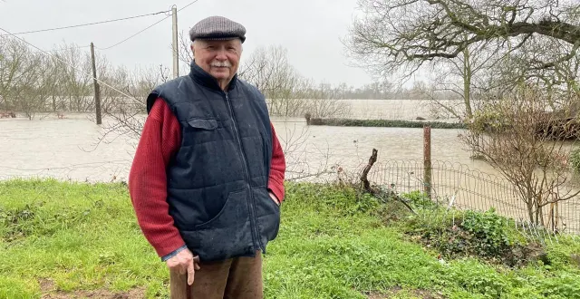 photo  joseph sochas, 87 ans, a toujours vécu à la rougeauderie, un lieu-dit d’anetz, encerclé par les eaux lorsque la loire est en crue.  &copy;  ouest-france 