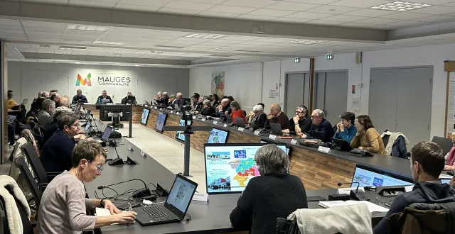 photo  les élus de mauges communauté se sont réunis pour la dernière fois de la mandature, ce mercredi 18 février 2026.  &copy;  ouest-france 