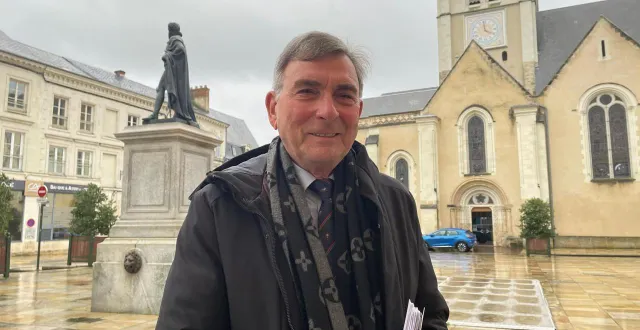 photo  michel da silva, candidat divers droite à la flèche, dévoile son programme au maine libre ce mercredi 18 février 2026.  &copy;  le maine libre – louis gohin 