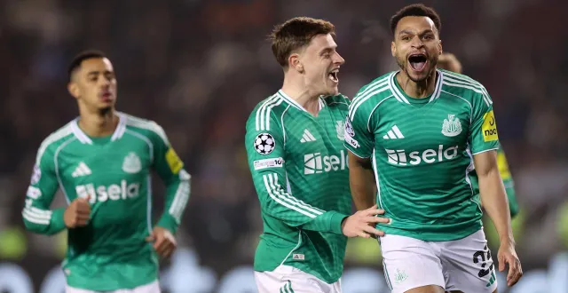 photo  jacob murphy et newcastle ont cartonné sur la pelouse de qarabag. les anglais s’imposent 6 buts à 1 sur ce barrage aller de ligue des champions.  &copy;  aziz karimov / afp 