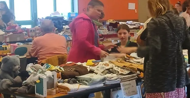 photo  l’occasion de faire de bonnes affaires tout en étant solidaire.  &copy;  archives le maine libre 