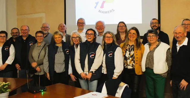 photo  les membres du bureau démarrent l’année en accueillant chaleureusement les nouveaux arrivants.  &copy;  le maine libre 