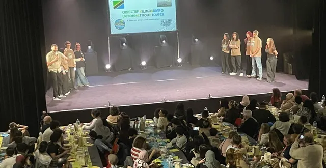 photo  lors de la présentation des jeunes filles qui se sont lancées dans le défi du kilimandjaro  &copy;  le maine libre. 