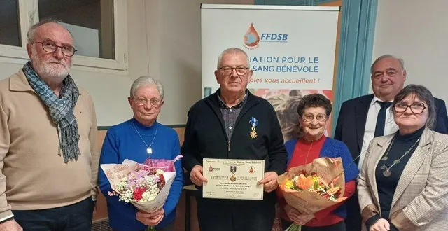photo  de g. à d. : jean-yves le bars, maire de bellevigne-en-layon ; marie-jo davy ; daniel boisbouvier ; marie-claire leroy ; marc sylvestre, président du comité régional pour le don du sang et nathalie garreau, présidente de l'association.  &copy;  co 