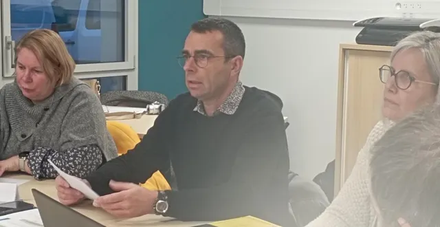 photo  françois olivier, président du syndicat mixte du val de loir (smvl) pour les collectes et le traitement des déchets, veut inciter les usagers à trier leurs déchets.  &copy;  ouest-france 