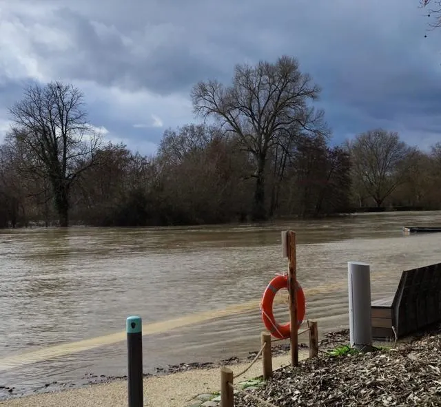 L’eau a envahi les quais de Port-Luneau à La Flèche. Ouest-France photo l’eau a envahi les quais de port-luneau à la flèche. © ouest-france