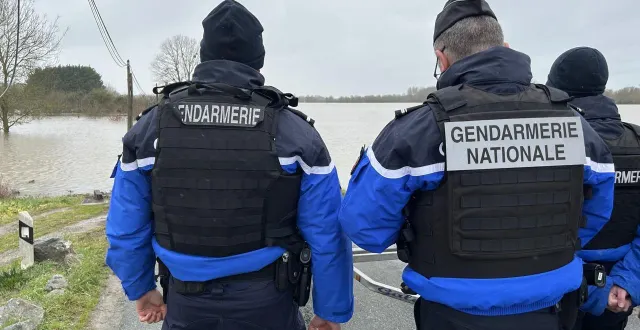 photo  à chalonnes-sur-loire, les forces de l’ordre et les services de secours ont été mobilisés, en vain, pour retrouver un homme porté disparu dans le fleuve.  &copy;  ouest-france 
