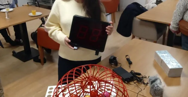 photo  farah kadri a participé à la mise en place du nouveau loto.  &copy;  le maine libre 