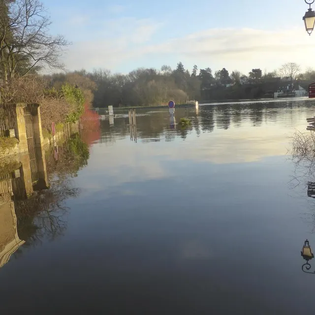 photo la rue de l’écluse est sous l’eau.  ©  co