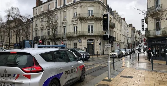 photo  la maine monte, les rues ferment petit à petit : la circulation devient difficile à angers. ?  &copy;  photo co 