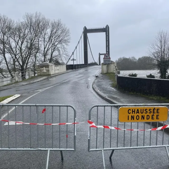 photo le pont de bouchemaine est fermé.  ©  ouest-france