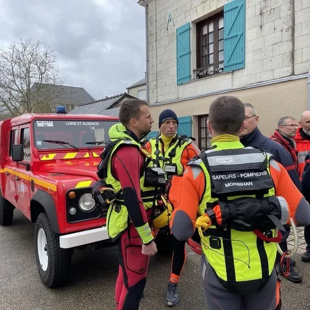 photo des pompiers ont posé des congés pour prêter main-forte.  ©  le courrier de l’ouest