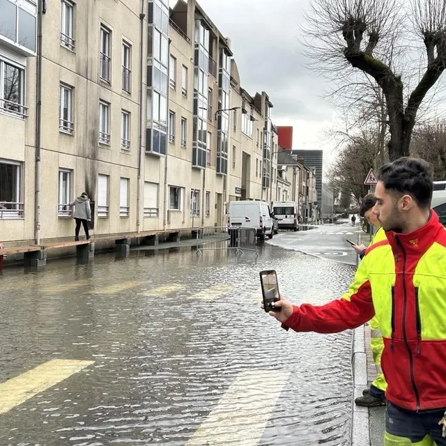 La place Bordillon, inondée, est en cours d’évacuation. Le Courrier de l’Ouest photo la place bordillon, inondée, est en cours d’évacuation. © le courrier de l’ouest