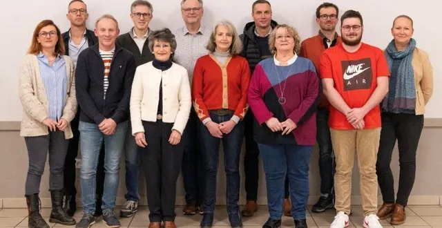 photo  de gauche à droite. au premier rang : aurore guillois, emmanuel lecamus, alix dauger, valérie robert, brigitte jagu et lucas potier. au deuxième rang : franck salles, fabrice slawinski, pascal clemence, christophe lefoyer, damien edeline, cécile bagard-guiffard. absent : stéphanie lienart  &copy;  photo transmise par alix dauger 