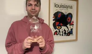 photo cinéma  léandre perrin, travailleur à l’esat bellevue d’alençon, a remporté le prix d’interprétation masculine de l’édition 2026 du festival premier plans d’angers. 