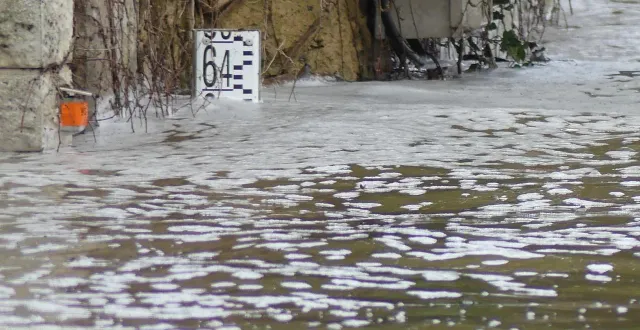 photo  à briollay, la côte de la sarthe est annoncée à 6,60 m pour vendredi.  &copy;  ouest-france 