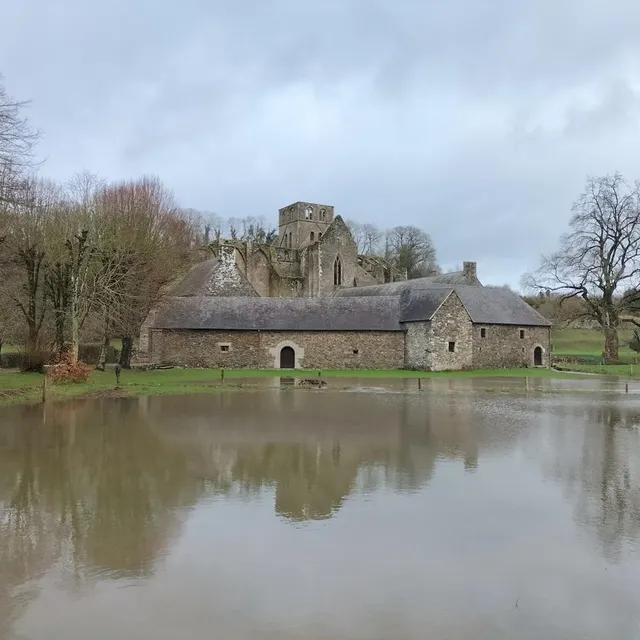 photo depuis vendredi 13 février 2026, le parc de l’abbaye d’hambye (manche) est en grande partie inondé.  ©  cd50