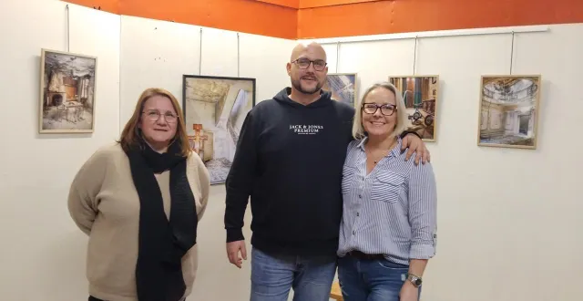 photo  découverts par hélène ageorges, à gauche, mickaël dorsy, au centre, et stéphanie pichard, à droite, proposent une exposition de leurs explorations à flers jusqu’au 31 mars 2026.  &copy;  ouest-france 