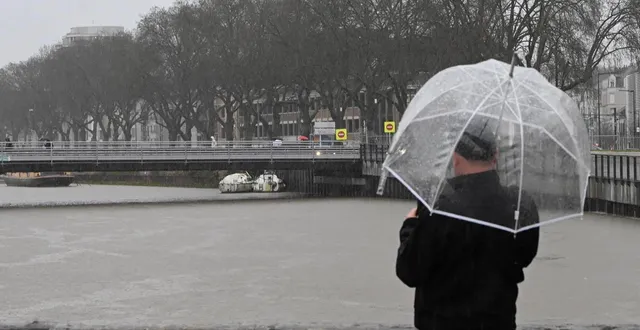photo  la maine a commencé à inonder le centre-ville d’angers (maine-et-loire) dès la fin de matinée de ce jeudi 19 février.  &copy;  jérôme fouquet/ouest-france 