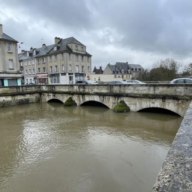 Le pont de Baja, en centre-ville d’Argentan, jeudi vers 17 h 30. Ouest-France photo le pont de baja, en centre-ville d’argentan, jeudi vers 17 h 30. © ouest-france
