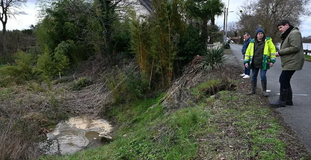 photo  dès ce vendredi matin, des engins de chantier vont intervenir sur la levée de saint-jean-de-la-croix.  &copy;  co - josselin clair 