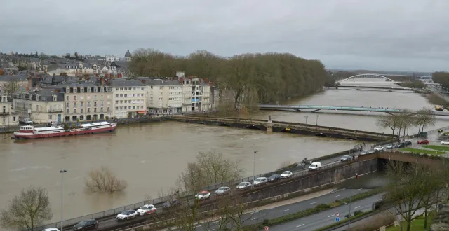 photo  des sites importants devraient être touchés à angers ce vendredi, alors que le niveau de la maine ne cesse de monter.  &copy;  ouest-france 