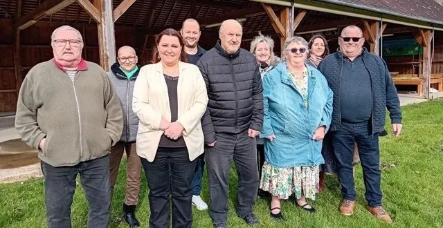 photo  de gauche à droite. au premier rang : jean-pierre lallier, delphine bansard, andré jousselin, laurence carlier-oden et michel bansard. au second rang : céline reignier, alban roux, nathalie davoust et gabrielle roux (gaëtan mousset et julien devaux sont absents).  &copy;  fournie par la liste « bien vivre à loisail » 