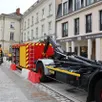 photo les pompiers mobilisés devant le crédit agricole de sablé-sur-sarthe, place raphaël-élizé, ce jeudi 19 février 2026.