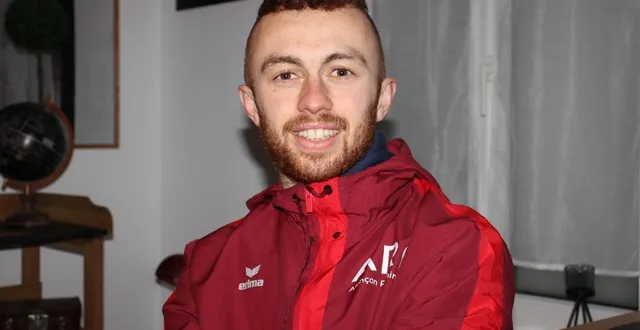 photo  valentin chéruel prend la direction de la finale du championnat de france ffa en cross-country.  &copy;  ouest-france 