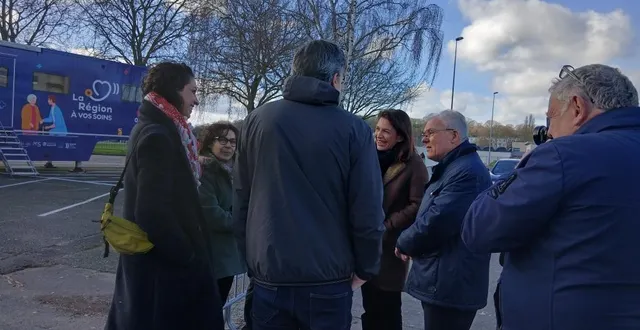 photo  didier reveau, maire, christelle morançais, présidente de la région et nicolas blouin, codirecteur, dressent un bilan encourageant. le projet « la région à vos soins » concerne six communes du perche émeraude.  &copy;  ouest-france 