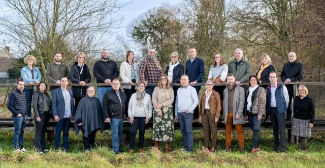 photo  en haut de gauche à droite : brochain f., ribemont m., pesqueux c., cormier c., paineau j., mazars s., beuvier n., huon a., guerineau m., perroux d., perroux a., mary d.. en bas de gauche à droite : boulard b., saulnier j., morteveille s., leroyer c., monchatre p., sebillet m.n., tempia s., fouqueray m., chauviere f., liger t., clément d., carton e., ollivier a..  &copy;  ensemble, un nouvel élan pour teloché 