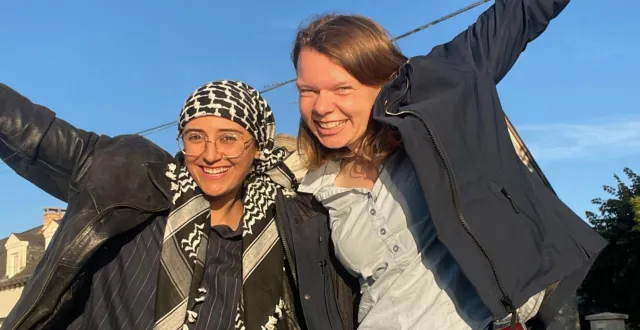 photo  les deux copines de lycée, neijmé et irène.  &copy;  co 