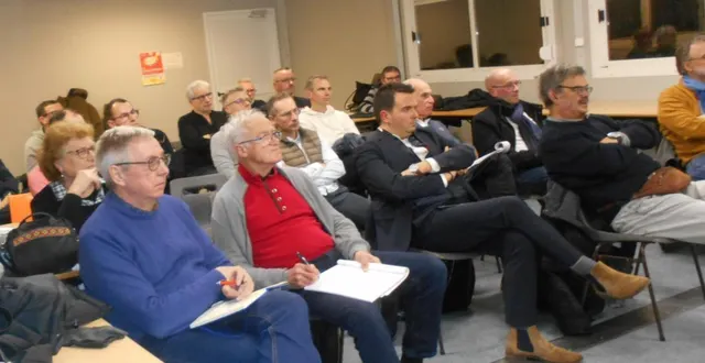 photo  les représentants d’associations présents lors de l’assemblée générale de l’oms de montreuil-juigné.  &copy;  co 