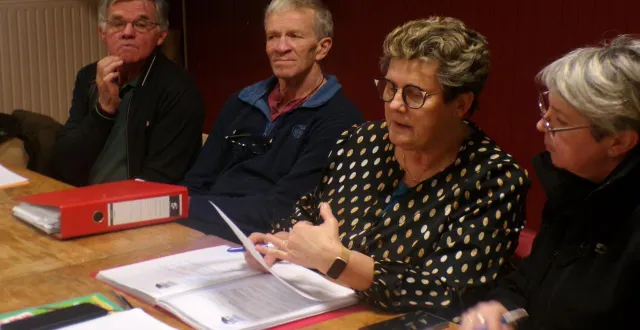 photo  richard carpentier (président), jean-luc debacker (trésorier), édith hardy et sophie chouquard (secrétaires).  &copy;  ouest-france 