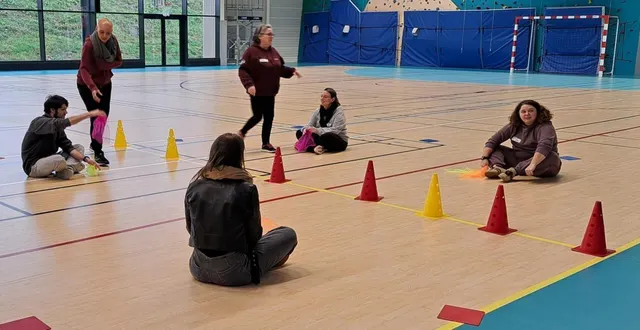 photo  démonstration d’une activité physique assise.  &copy;  léa boilet 