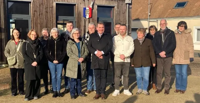 photo  toute la liste du maire sortant, excepté jérôme roboam et dominique roger.  &copy;  ouest-france 