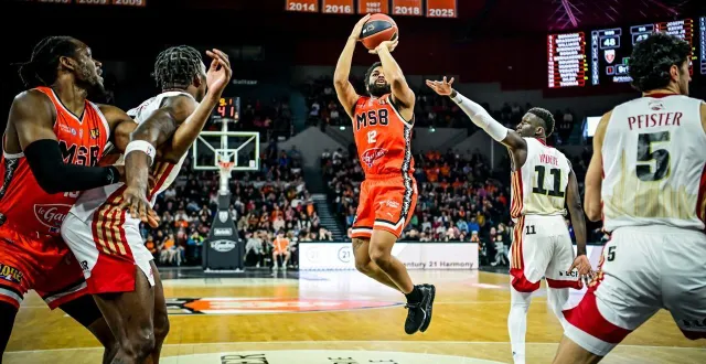 photo  trevor hudgins, ici contre strasbourg mardi 17 février 2026 en coupe de france, à antarès, a été élu meilleur joueur de la dernière leaders cup.  &copy;  photo : le maine libre - yvon loué 