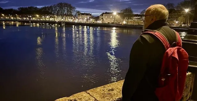 photo  angers se réveille lentement. la maine affiche ce matin 6,36 m au pont de la haute-chaîne.  &copy;  co - anthony pasco 
