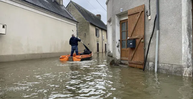photo  les rues de cheffes (maine-et-loire) n’étaient déjà plus praticables qu’en barque mercredi 18 février. mais la situation va encore empirer d’ici samedi, nécessitant l’évacuation du village.  &copy;  ouest-france 